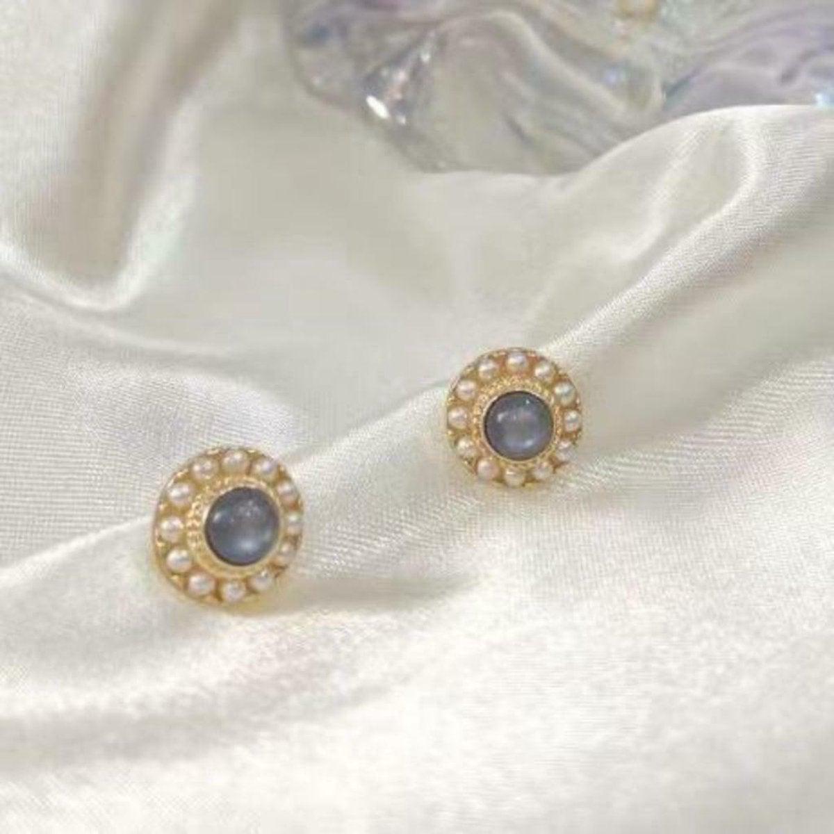 Vintage Barok stijl oorbellen verzilverd met blauwe steen