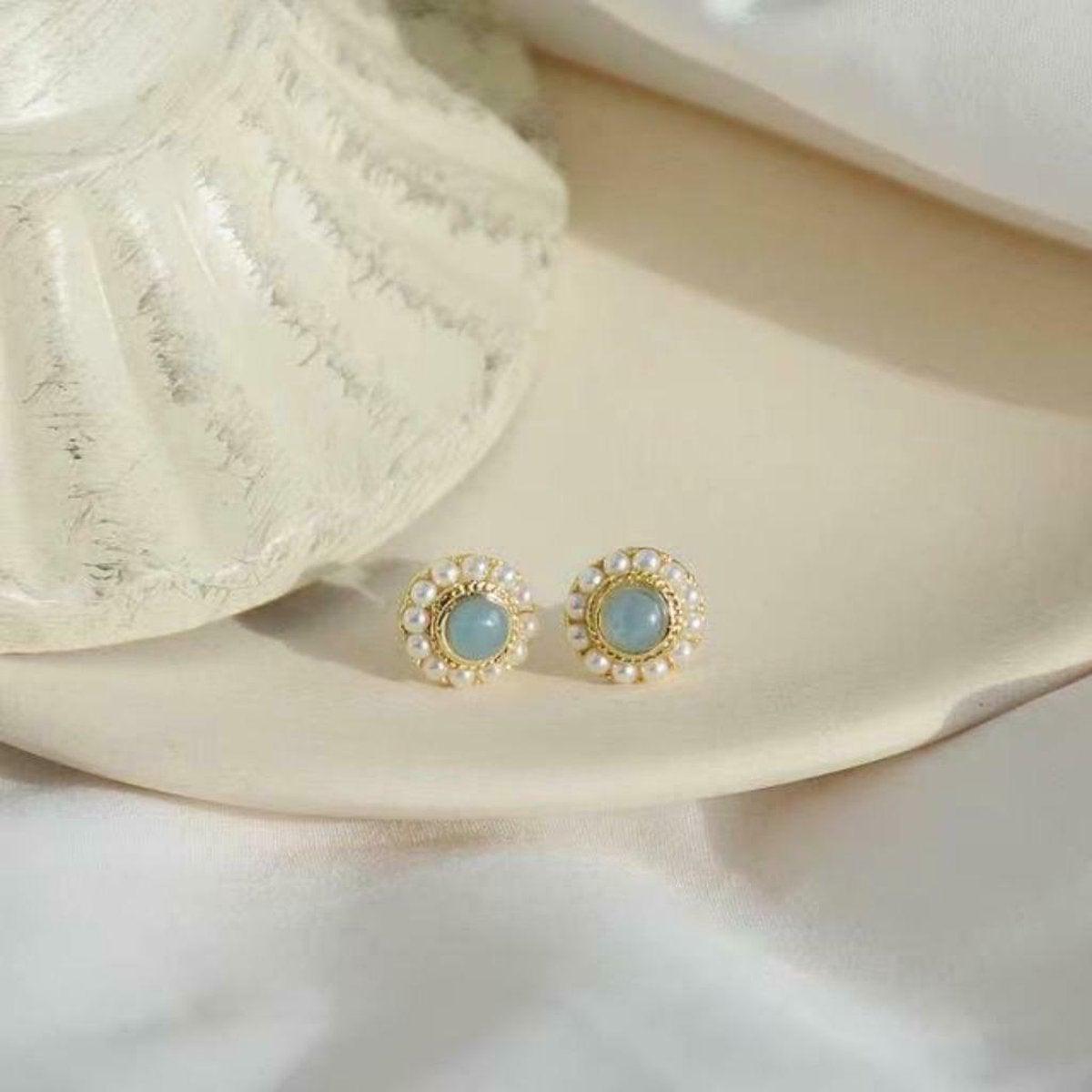 Vintage Barok stijl oorbellen verzilverd met blauwe steen